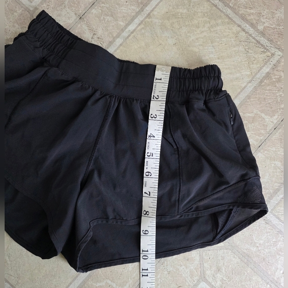 Lululemon Athletica Women's Hotty Hot Low-Rise Lined Short 2.5 - Picture 3 of 7